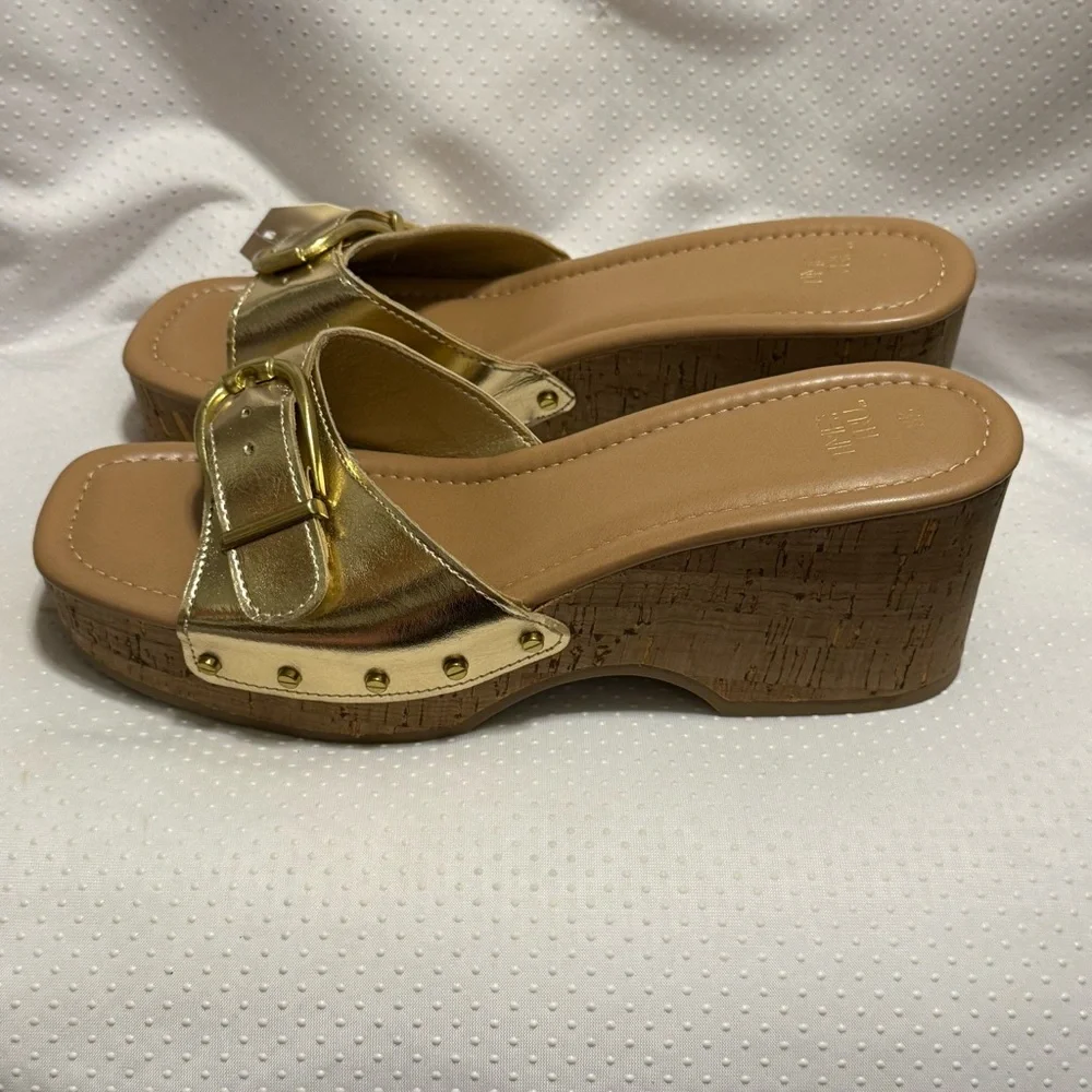 Time and Tru Gold Metallic Platform Shoes Women’s Size 8.5 New‎
